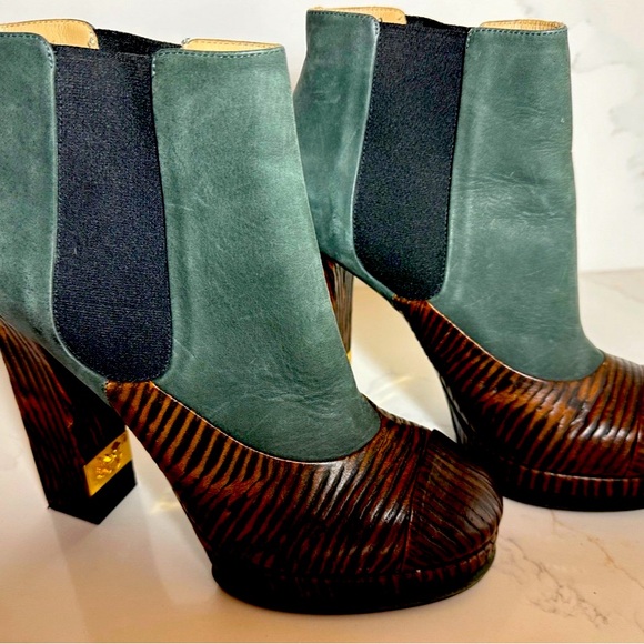 Chanel Interlocking CC Chelsea Boots - Picture 1 of 9